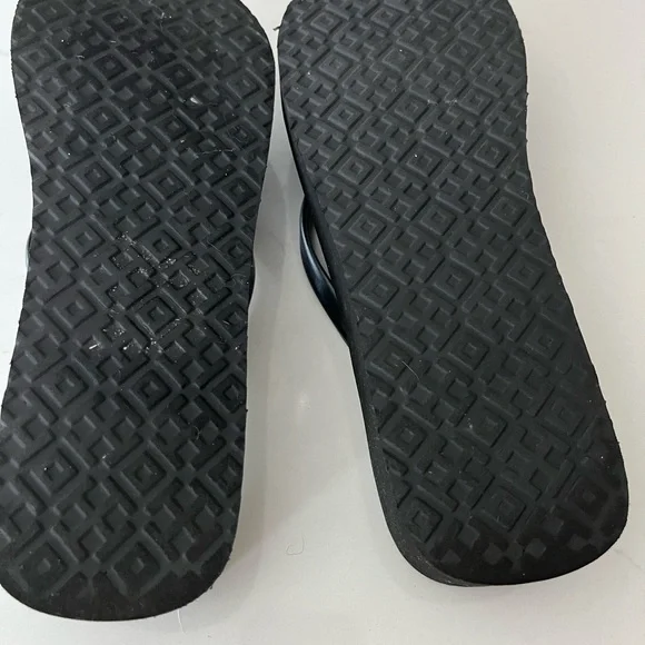 Tory Burch black thong sandles - Picture 3 of 7